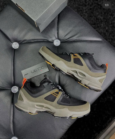 Unisex Outdoor Sneakers.