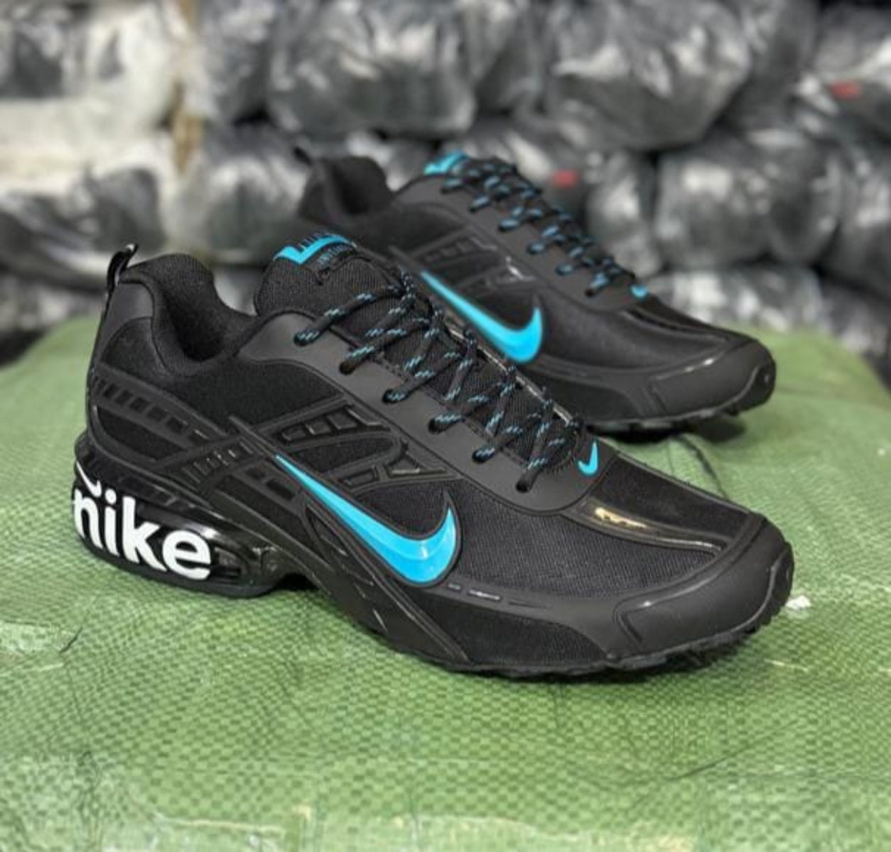 Durable Nike Unisex Sneaker shoes-Black