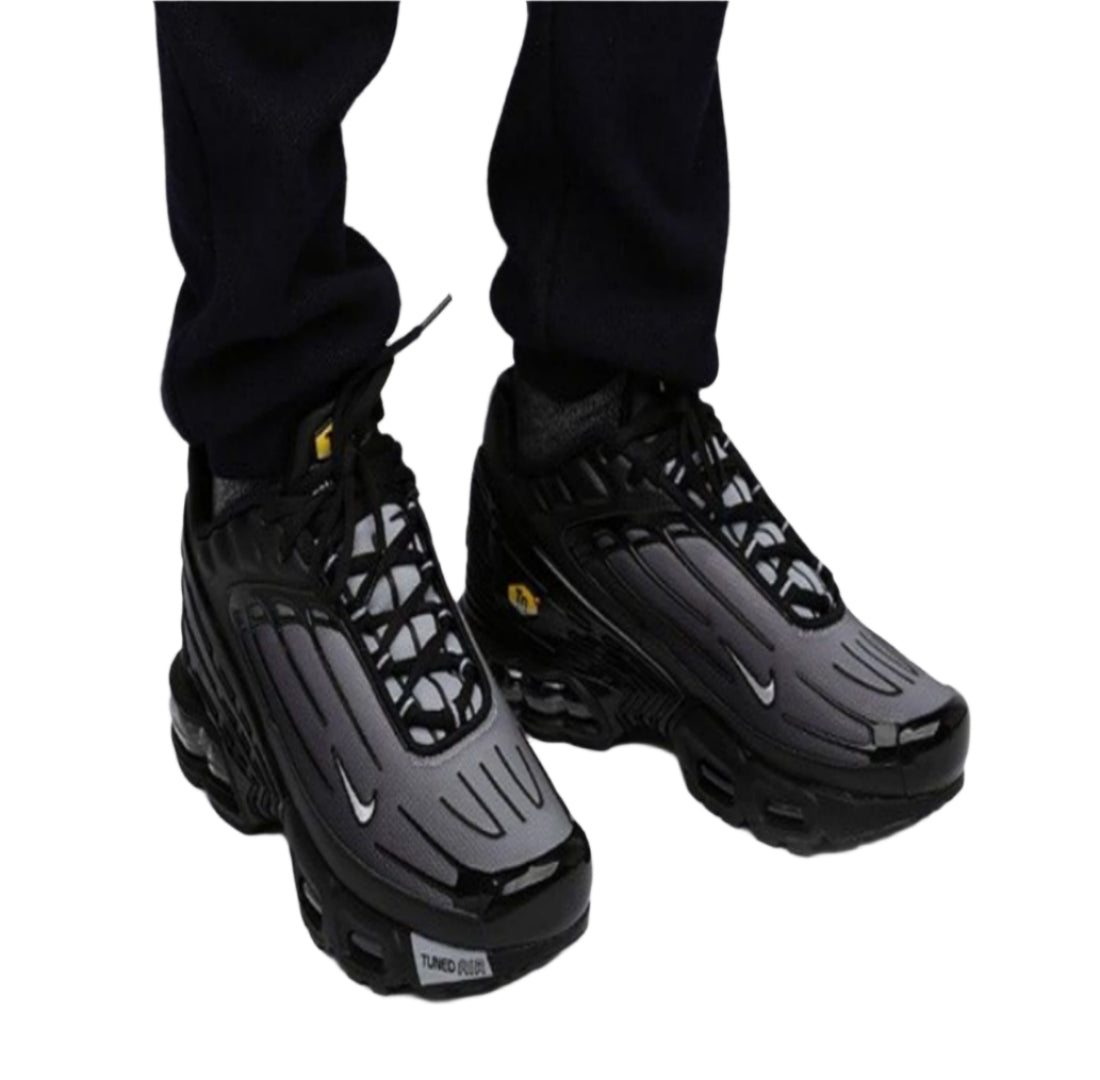 Quality Designer Classic Sneakers-Black