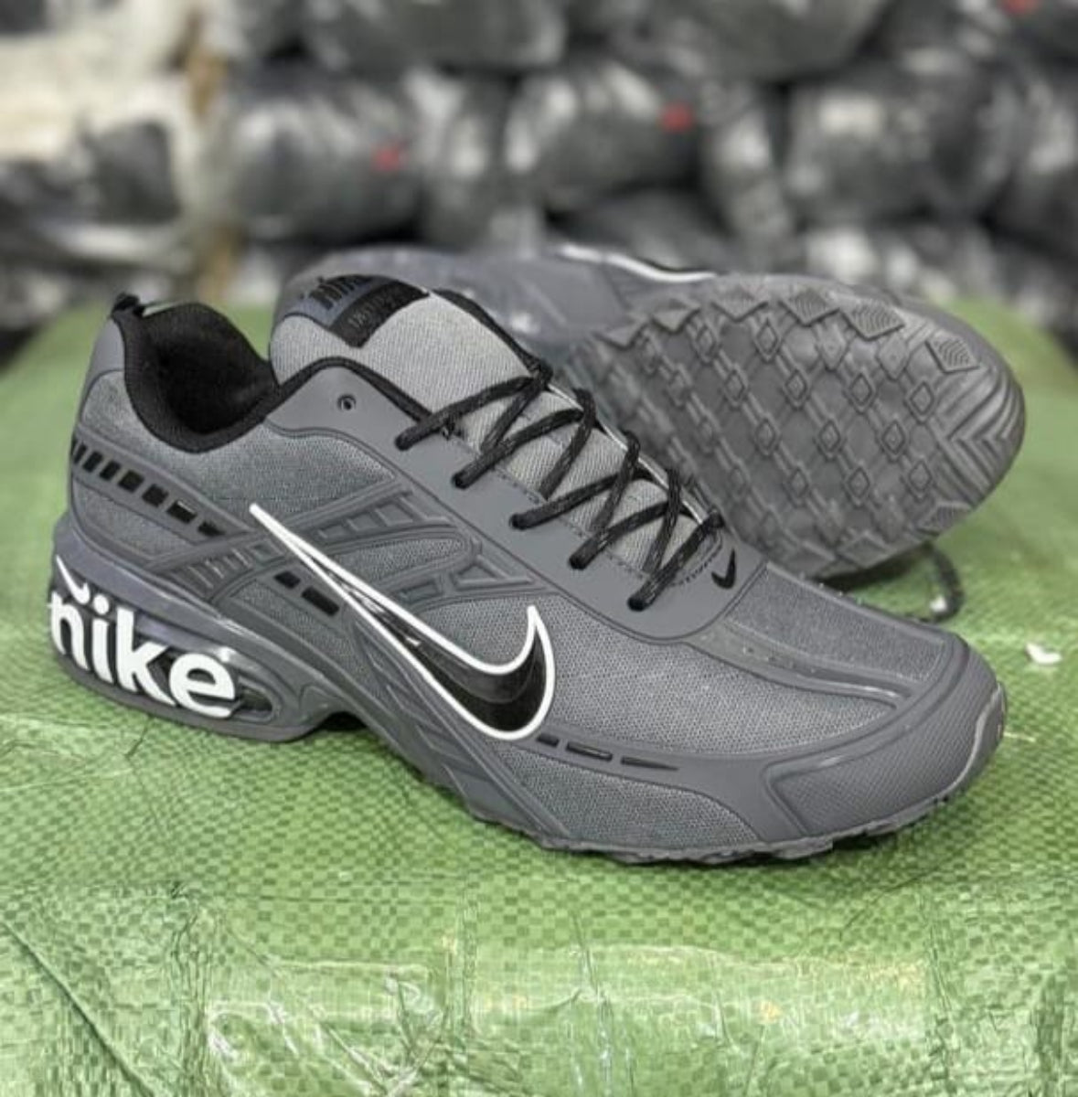 Quality Nike  Unisex Sneaker shoes-Gray